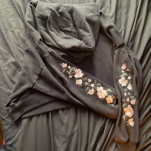 Hollister embroidered cropped hoodie